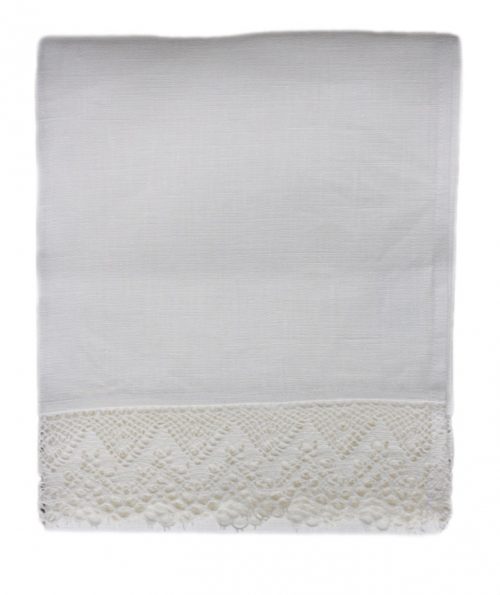 white-linen-table-runner