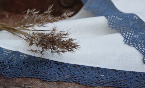 linen-white-blue-tablecloth