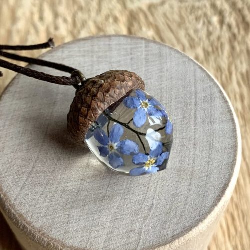 acorn-necklace-with-blue-flowers